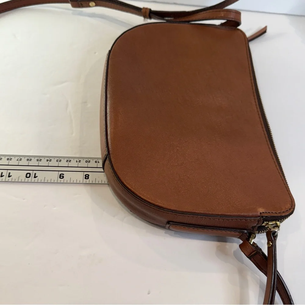 ✨ Banana Republic Chestnut Leather Half Moon Crossbody – Preloved Luxe Classic - Picture 8 of 16